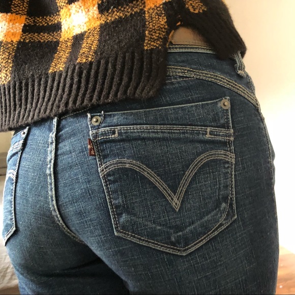 Levi’s Cropped Stretch Jeans - Picture 5 of 6